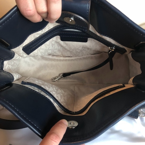 BRAND NEW Authentic Michael Kors purse w/wallet!!! - Picture 4 of 8